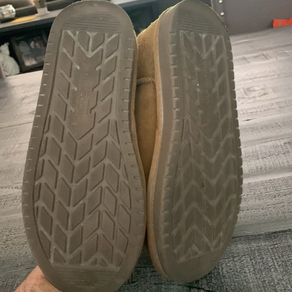 Koolaburra by UGG Tan Suede Boots with Bows, size 4 - Picture 3 of 4